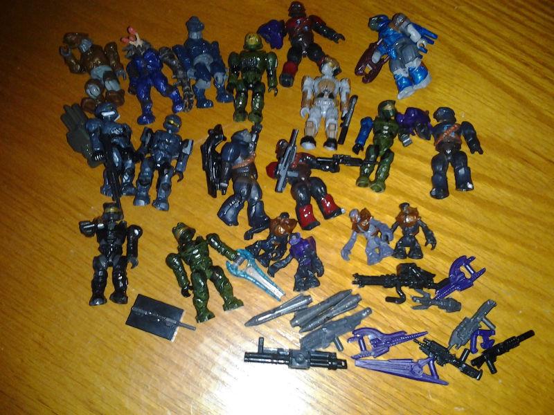 Mega Bloks Halo Minifigures minifigs Lot of 19 and weapons