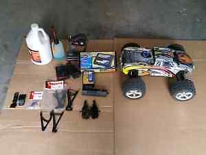 Auto teleguider a gaz Traxxas revo 2.5 R