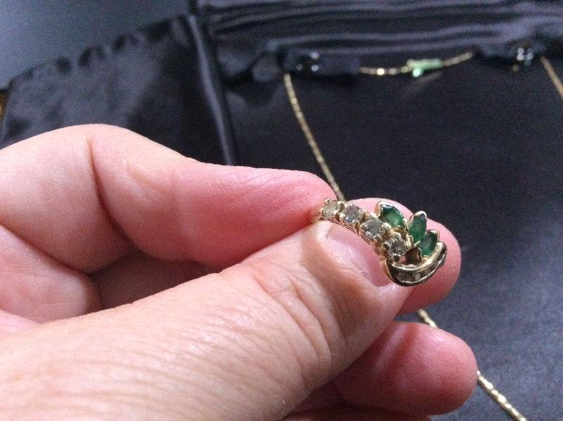Bague avec 3 émeraudes et 9 diamants