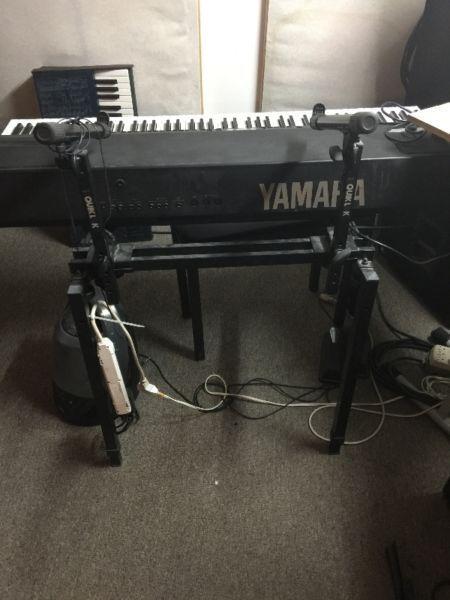 Clavier stage piano Yamaha P-200
