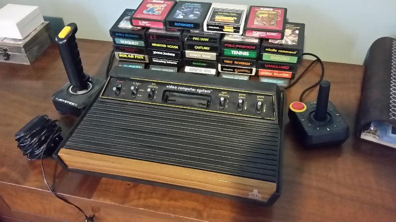 Atari 2600, two joysticks and 29 games