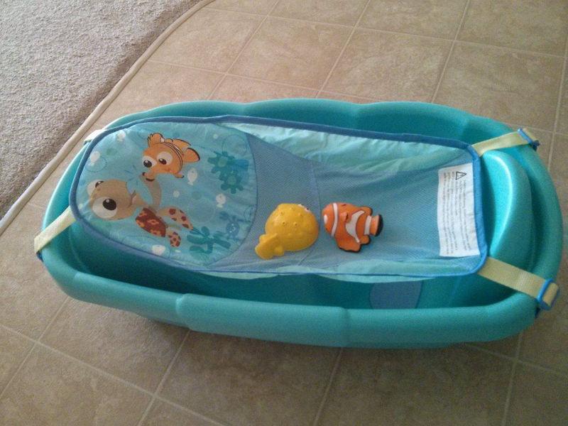 EUC Baby Nemo Bathtub