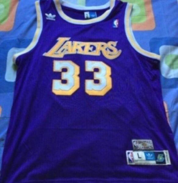 Los Angeles Lakers Kareem Abdul-Jabbar Basketball Jersey!