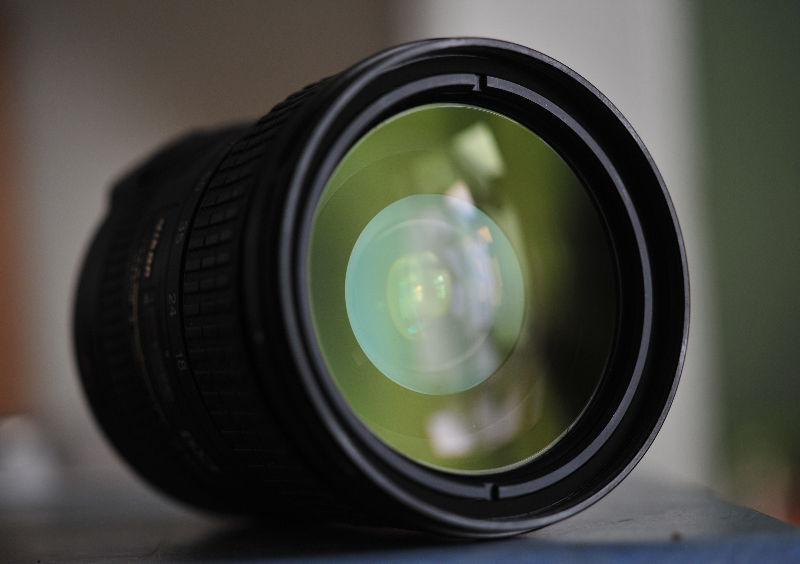 Nikon 18-200mm VR DX lens