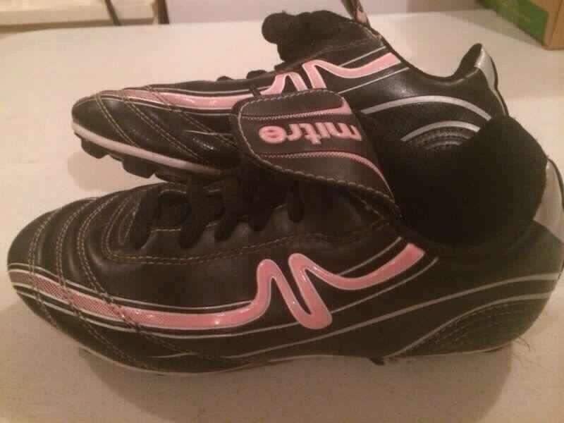 Size 2 Cleats - Excellent condition!!