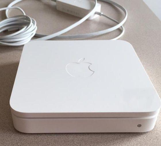 Apple Airport Extreme router