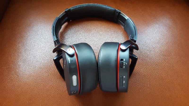 Sony Bluetooth Extra Bass Headphones - like new MDRXB950BT