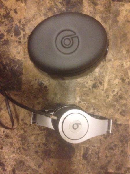 Beats by dr dre almost new!!