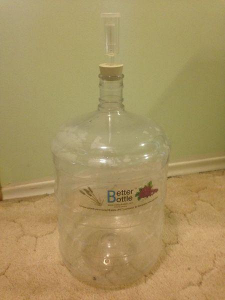 Better Bottle 22.7L/6 US gallon Carboys with bung and air lock
