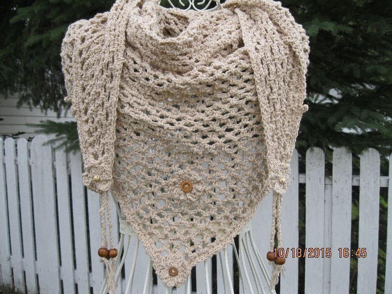 crochet triangular scarf