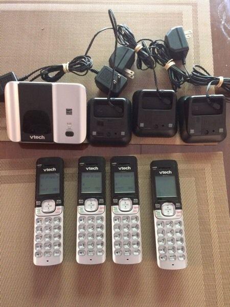 Set of 4 cordless phones