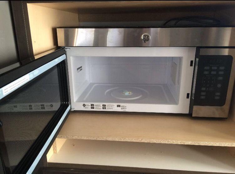BRAND NEW NEVER USED: Over the Range Microwave Oven