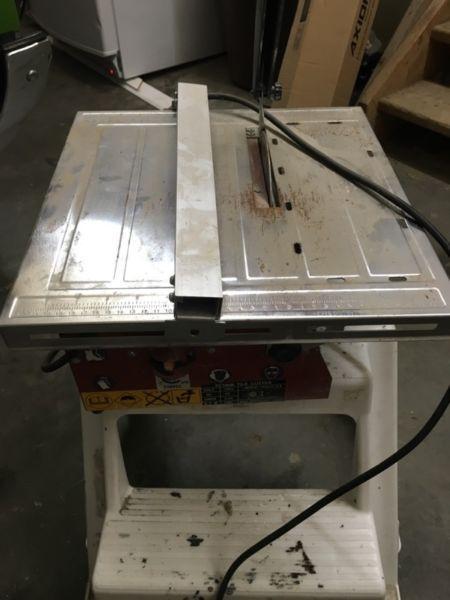 Wet tile saw for sale. $20