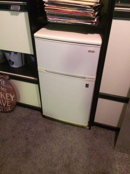 Kenmore bar fridge w/freezer