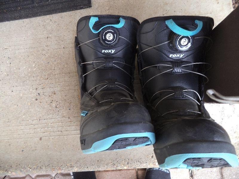 ROXIO WOMENS SNOWBOARD BOOTS size 6