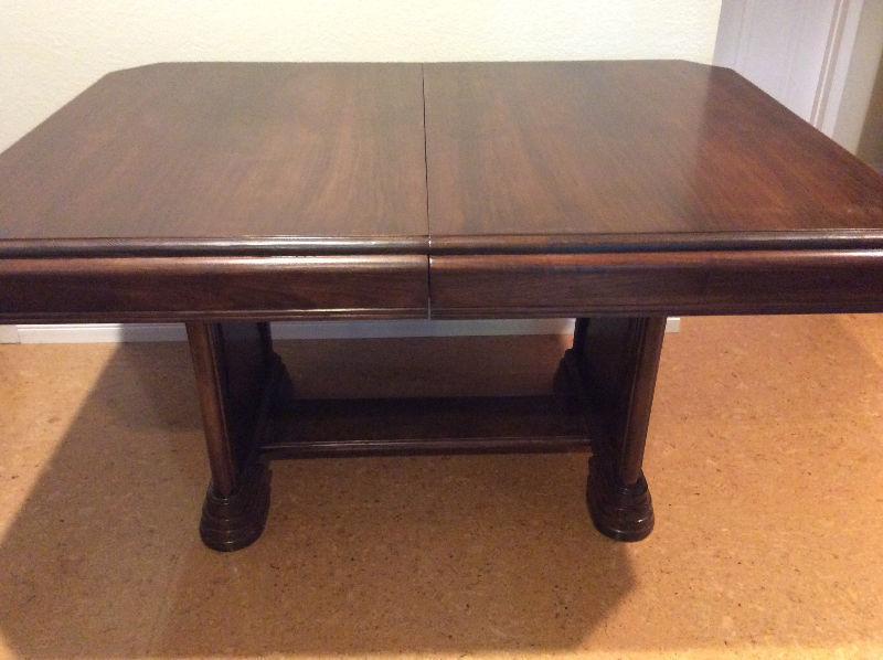 Immaculate dining table and 4 chairs