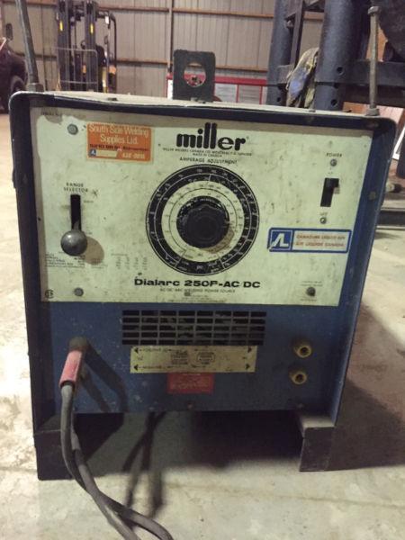 Miller 250 Dialarc AC/DC Welder