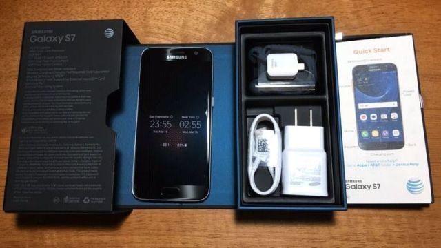 Unlocked Samsung S7 Edge - Brand new in Box with two cases