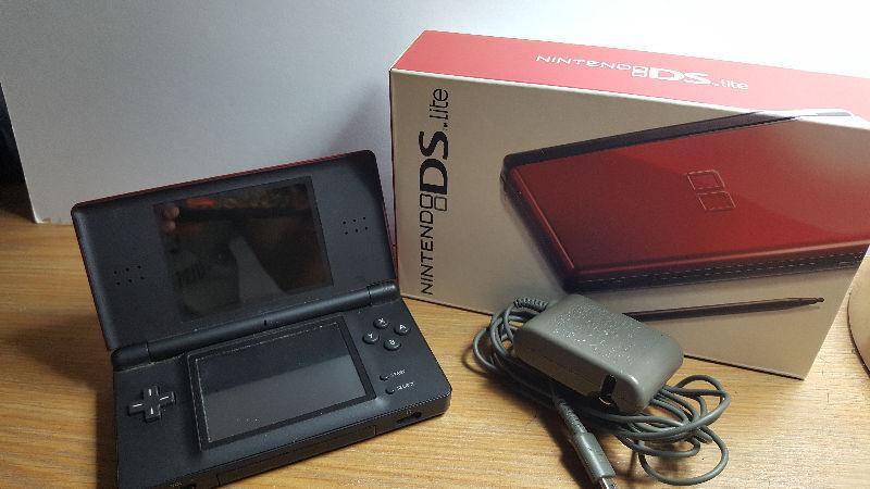 Nintendo DS + Storage Case