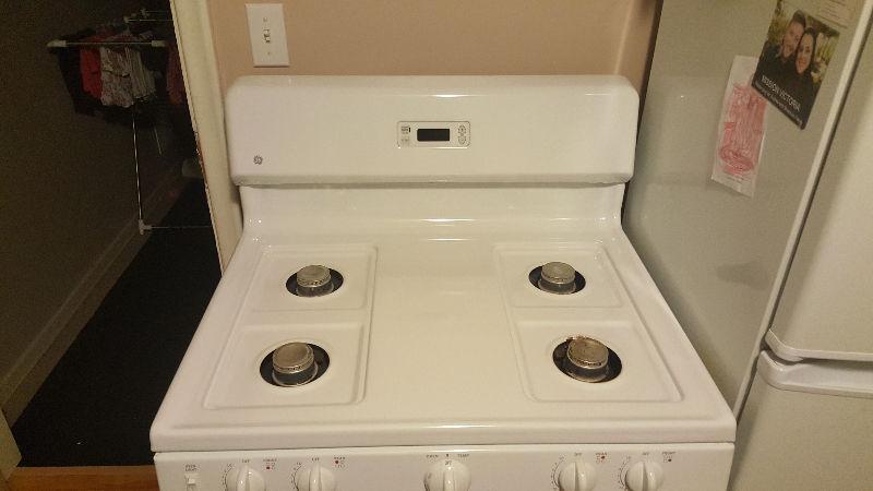 GE Natural Gas Stove/Oven - Very clean!