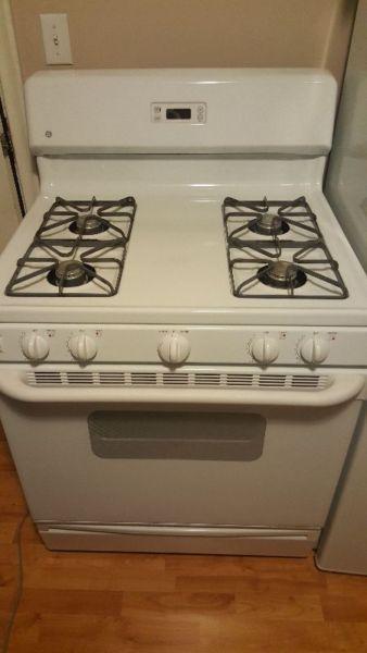 GE Natural Gas Stove/Oven - Very clean!