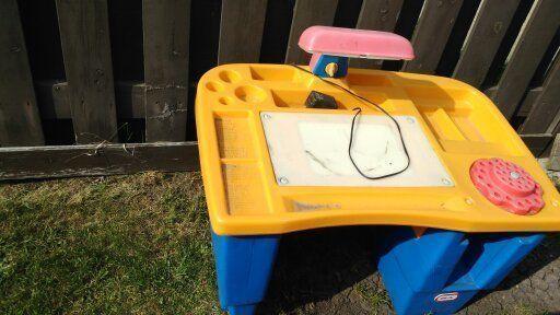 kids little tykes desk with lamp- free-pick up in alley