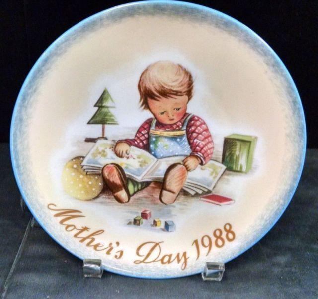Hummel by Schmid Mother's Day Plate 1988 - 