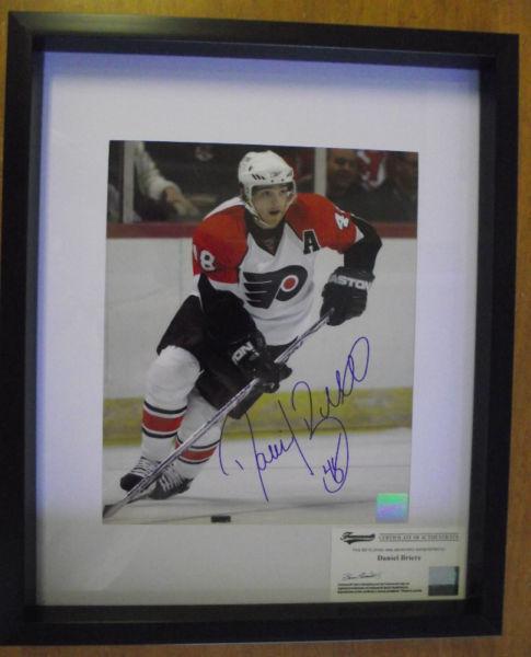 Signed Photo of Daniel Briere w/COA p.w./Flyers