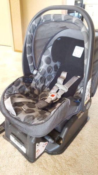 REDUCED PRICE Peg Perego infant car seat and 2nd base