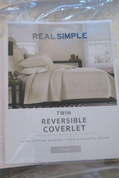 Twin Reversible Coverlet and sheet set