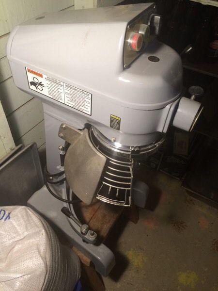 Globe SP20 commercial dough mixer