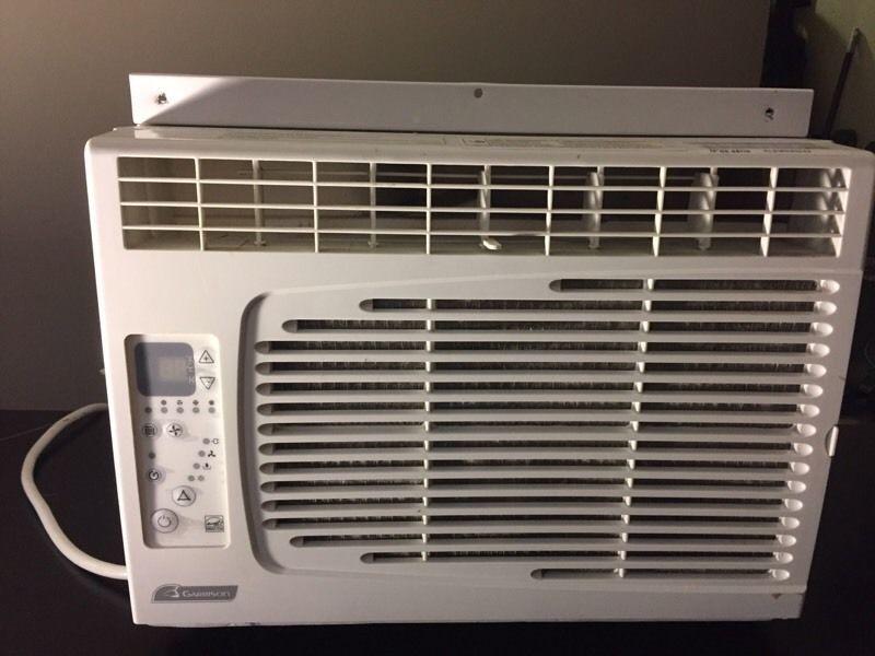 Garrison window ac unit - like new !! Air conditioner