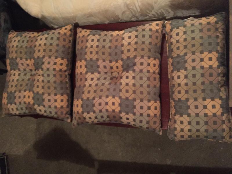 Accent Chair with 3 pillows for sale - perfect condition