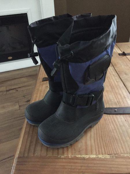 Boys winter boots size 1