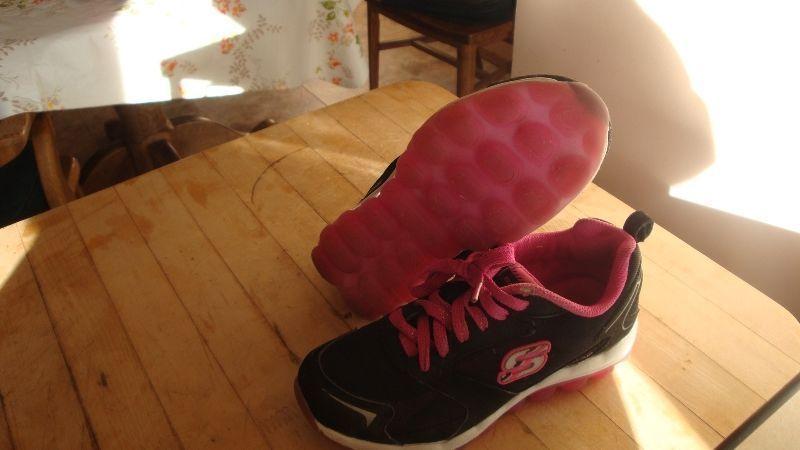 GIRL'S SKETCHERS sz. 1 QUALITY RUNNING SHOES