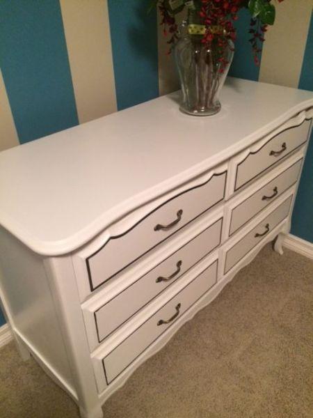 Provincial dresser with 6 drawers, like new