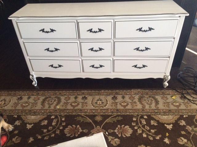 Provincial dresser with 9 drawers, Very good condition