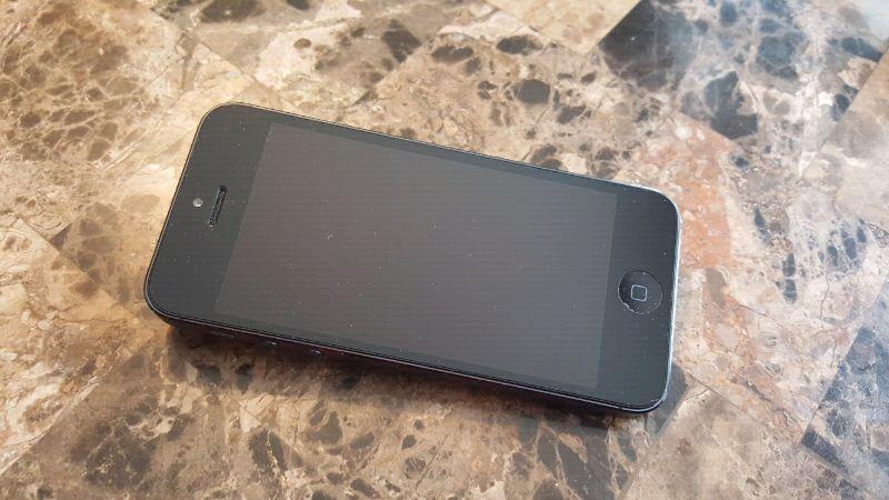UNLOCKED iPhone 5 - Like NEW