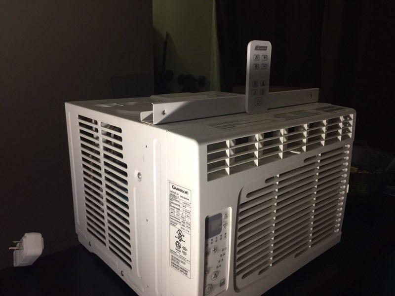 Garrison white window ac unit - like new ! Air conditioner