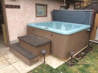 1999 Beachcomber Hot Tub in need of work