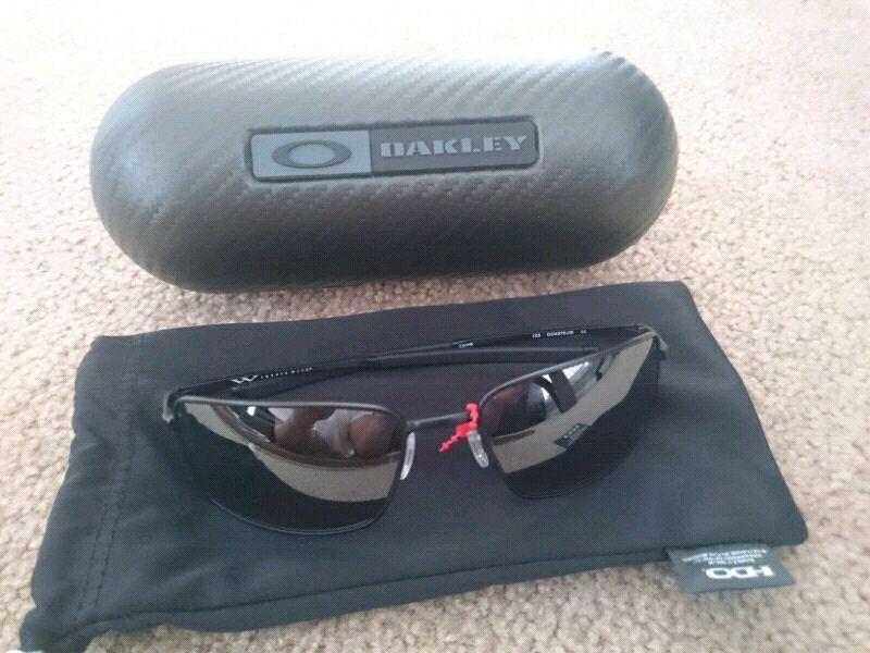 Brand new Oakley polarized sunglasses