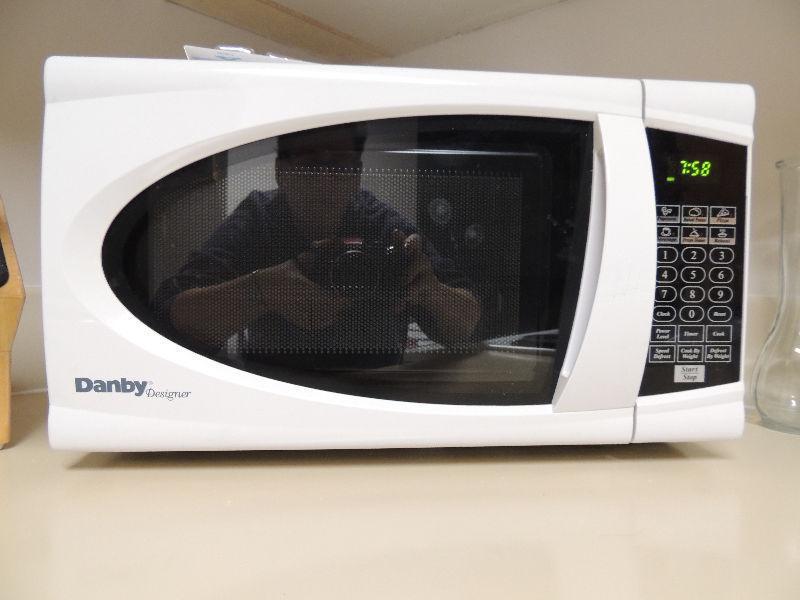 Danby 700 Watt Microwave