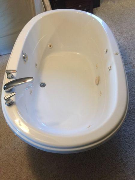 Wanted: Maxx jet tub offers