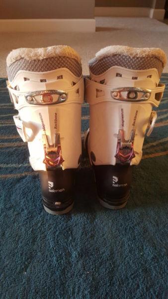 24.5 Salomon Quest 100 women's ski boots