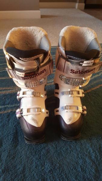 24.5 Salomon Quest 100 women's ski boots