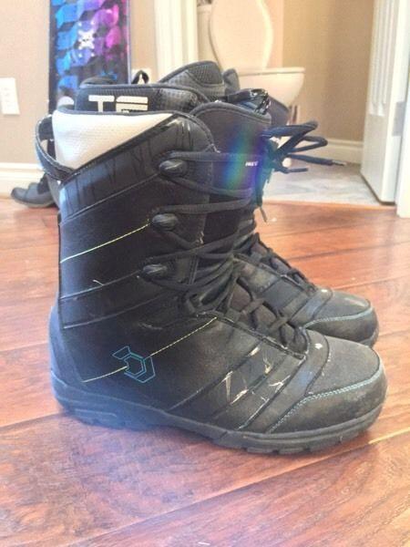 SIZE 12 NORTHWAVE SNOWBOARD BOOTS