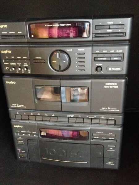 Sanyo Bookshelf Stereo with 10CD Changer