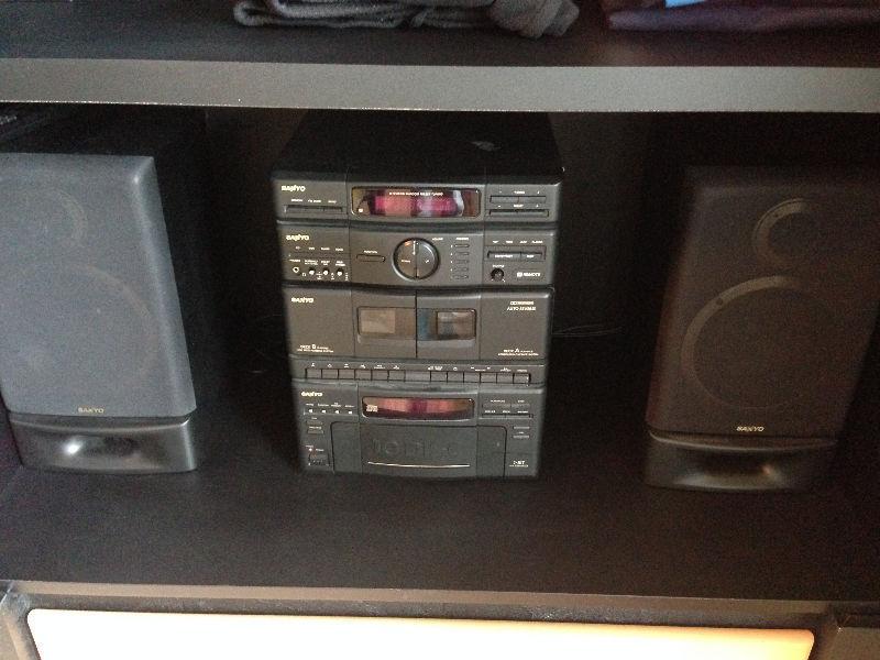 Sanyo Bookshelf Stereo with 10CD Changer