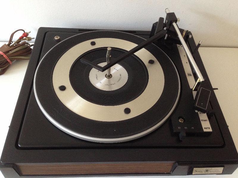 Vintage Sear Turntable 3733 - IN WORKING CONDITION
