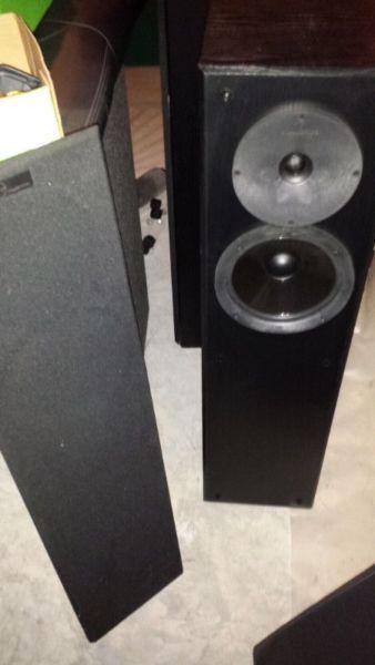 2 Nuance tower speakers